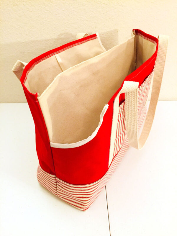 Duplex Red Stripe Dog Carrier with Divider end view angle