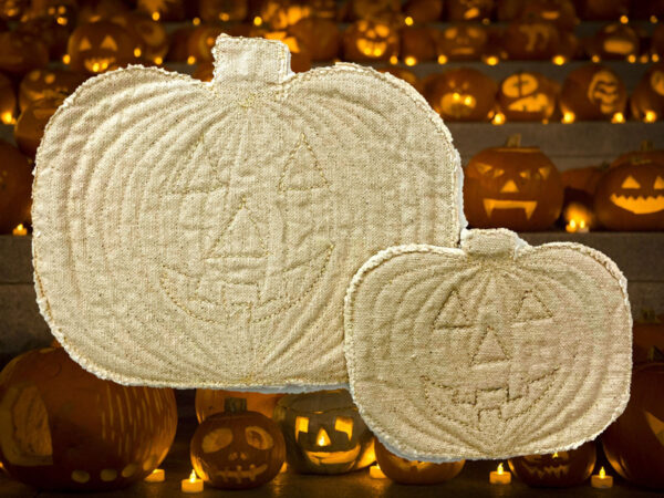 Quiltoys jack-o-lantern on bg